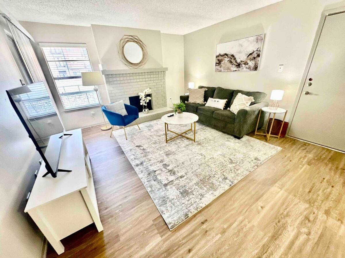 Modern And Comfortable 1br With Gym And Pool Apartment