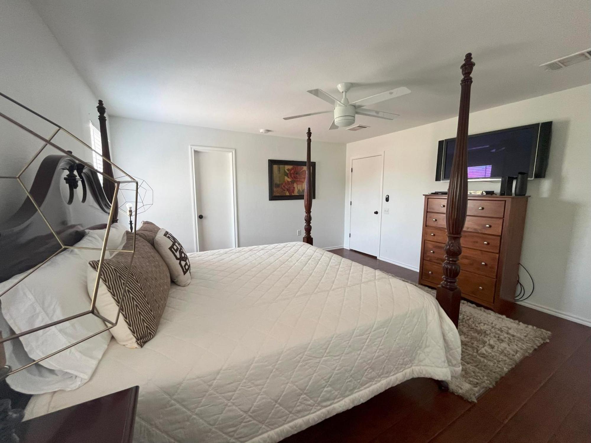 Holiday home Location! Spacious Near Downtown & Events Austin