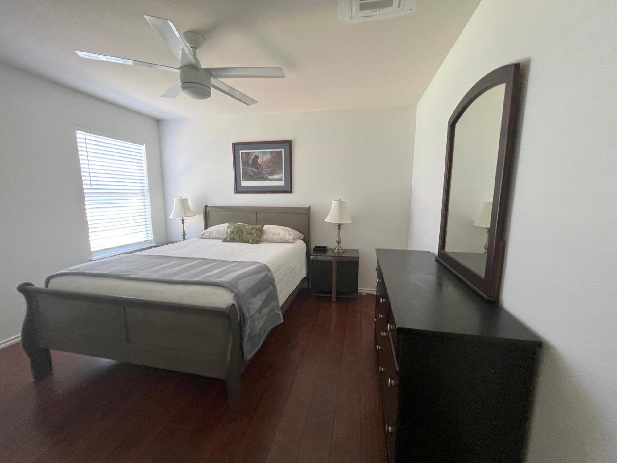 Location! Spacious Near Downtown & Events *