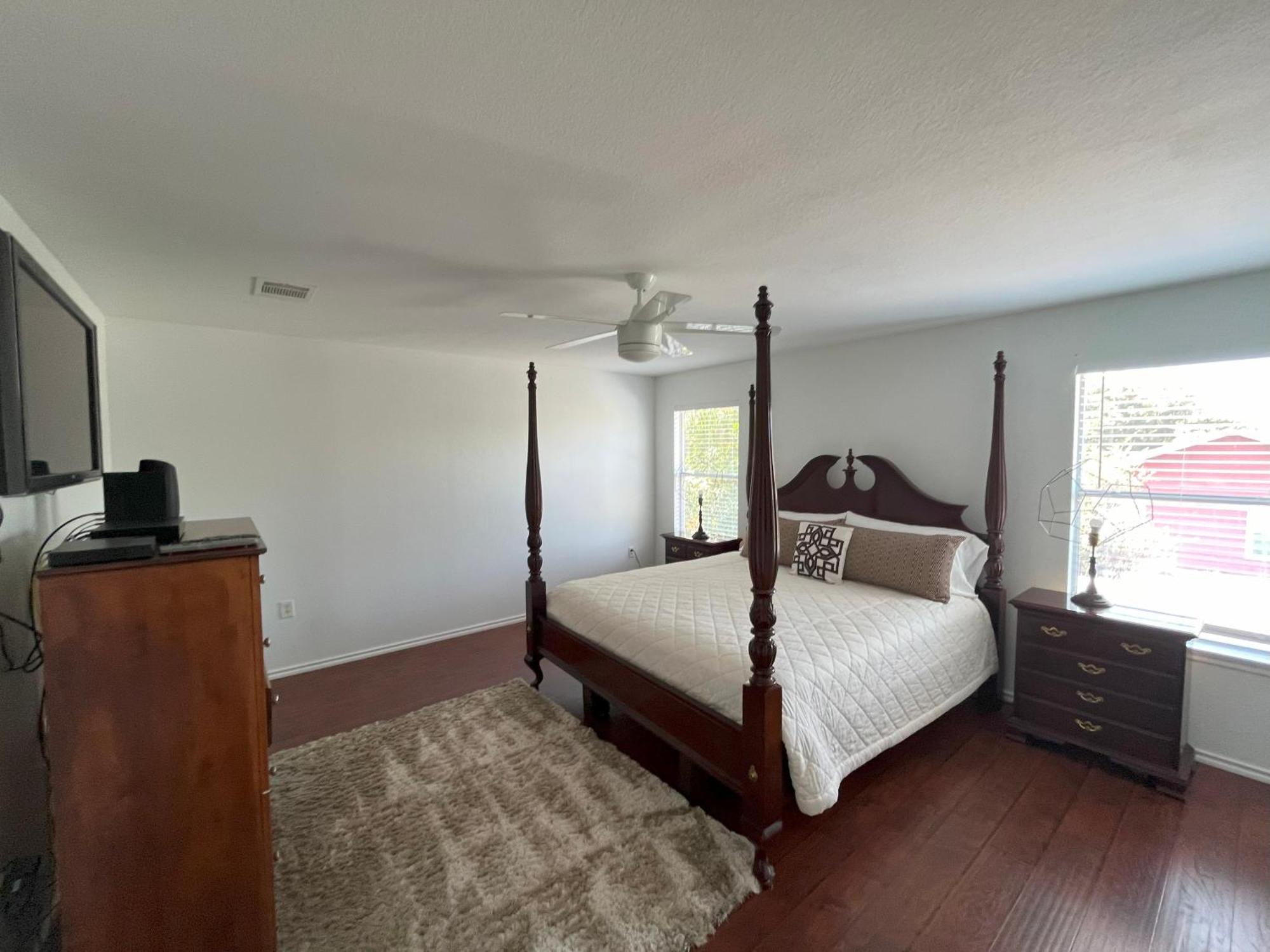 Holiday home Location! Spacious Near Downtown & Events Austin