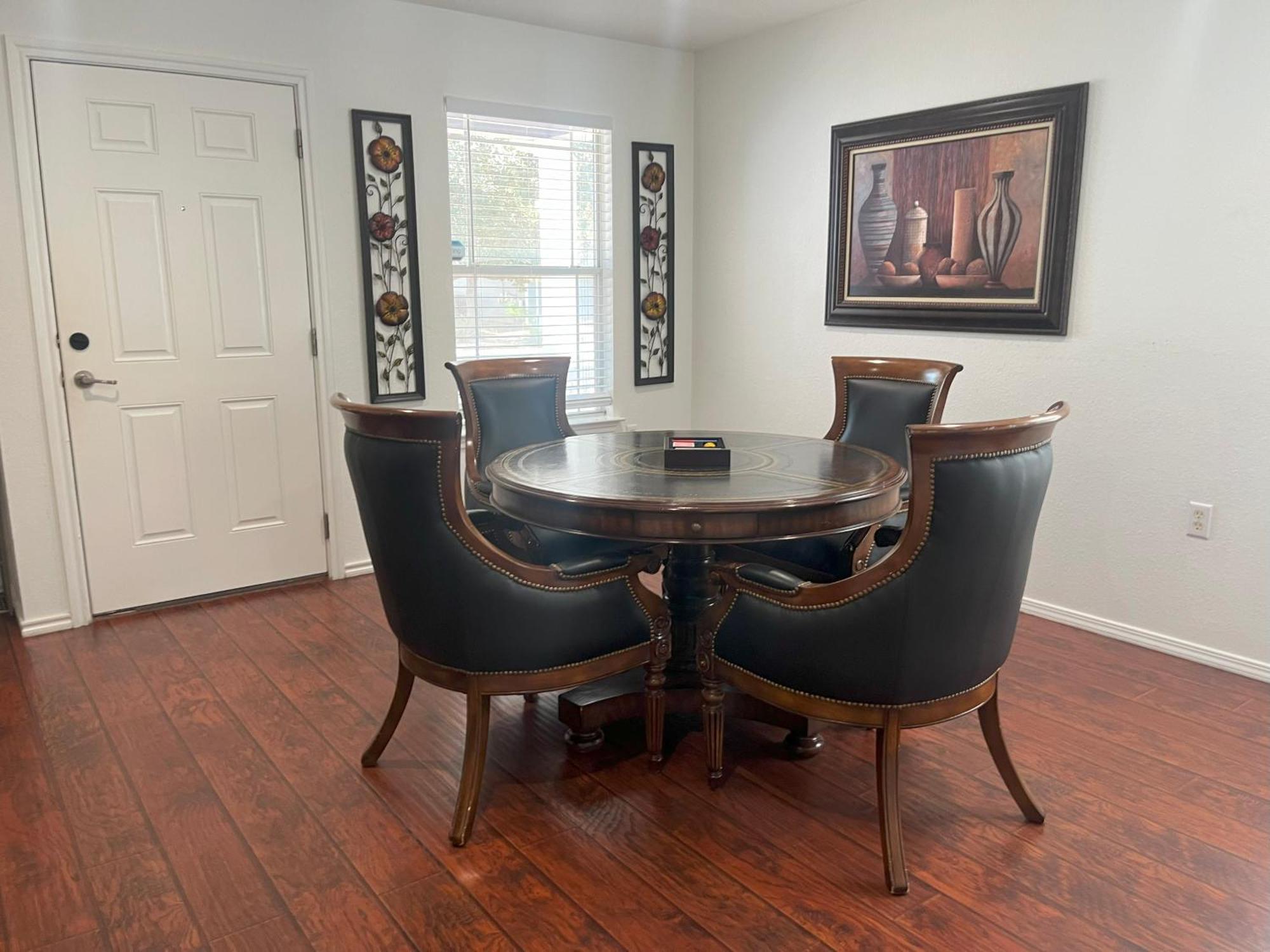 Location! Spacious Near Downtown & Events Holiday home