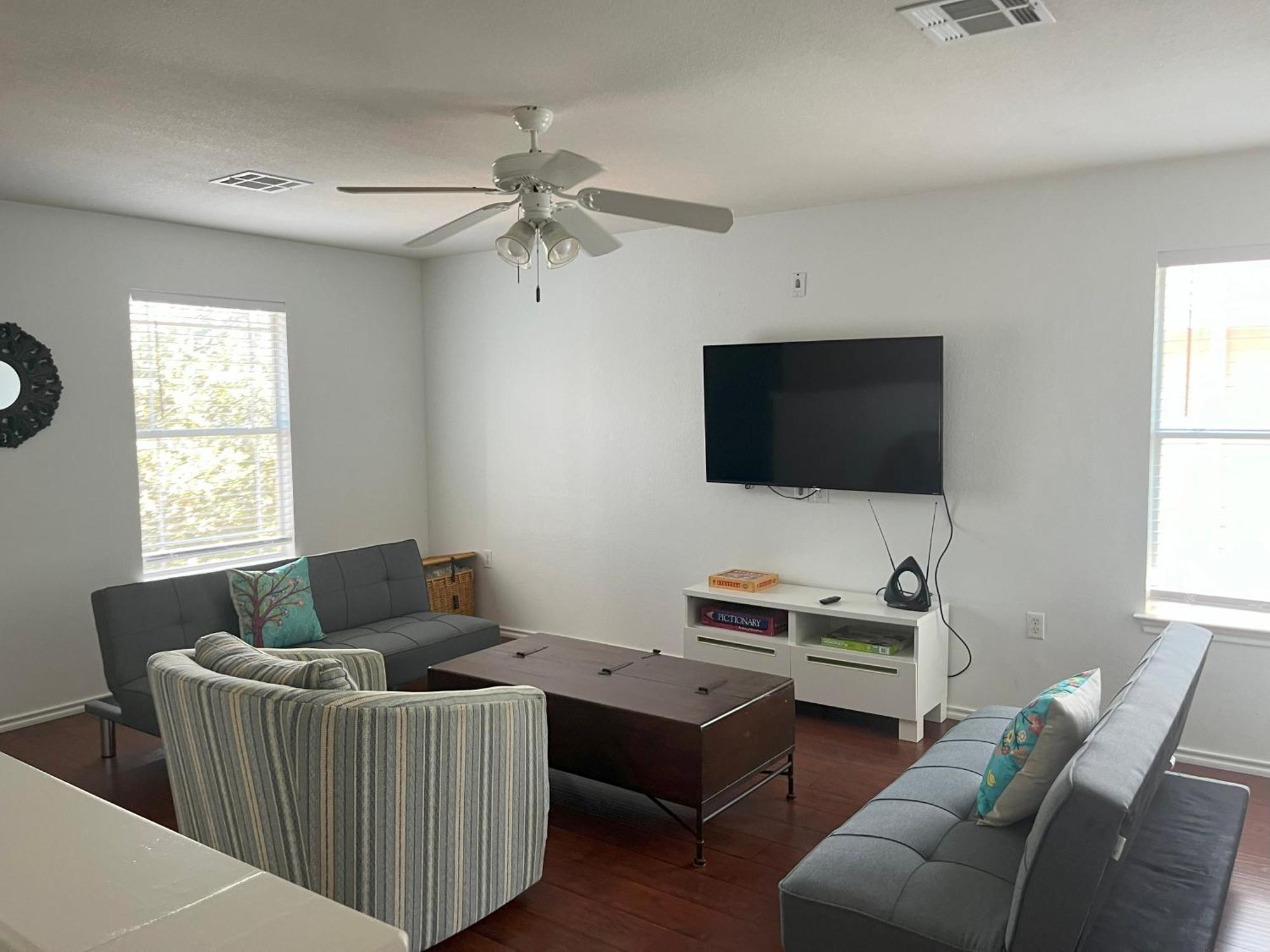 Location! Spacious Near Downtown & Events * Austin