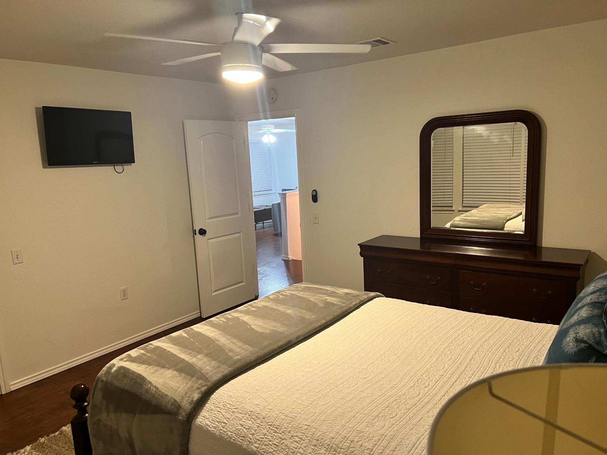 Location! Spacious Near Downtown & Events Holiday home Austin