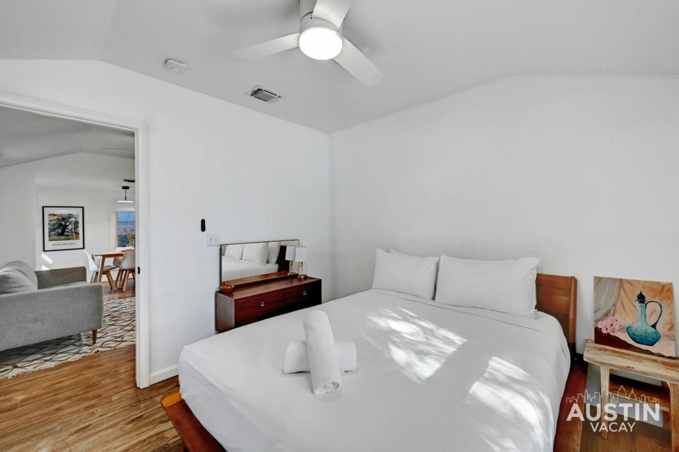 Walk To E. Hotspots 2br 1ba W Parking Dog-friendly By Vacay Holiday home