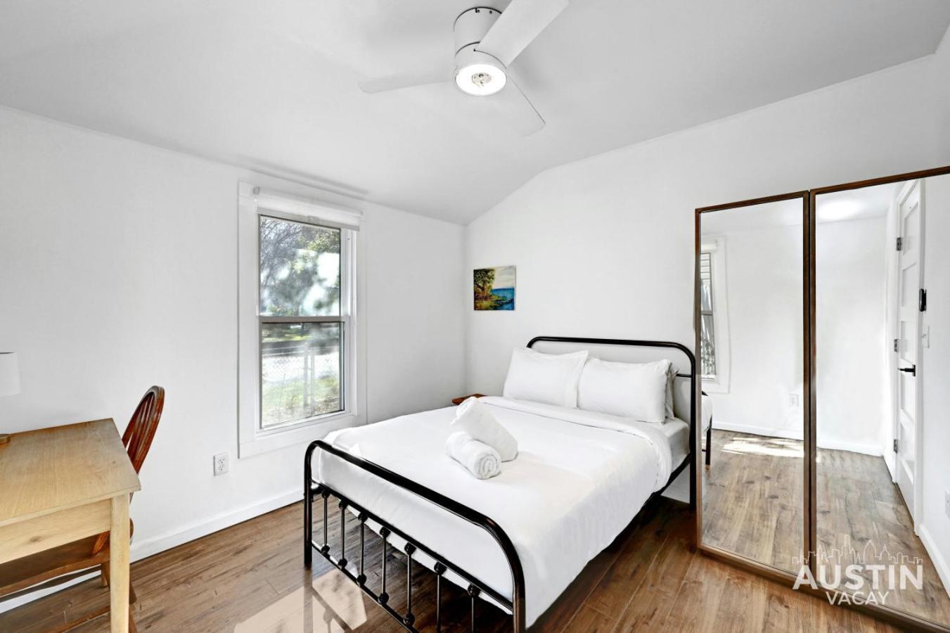 Holiday home Walk To E. Hotspots 2br 1ba W Parking Dog-friendly By Vacay Austin