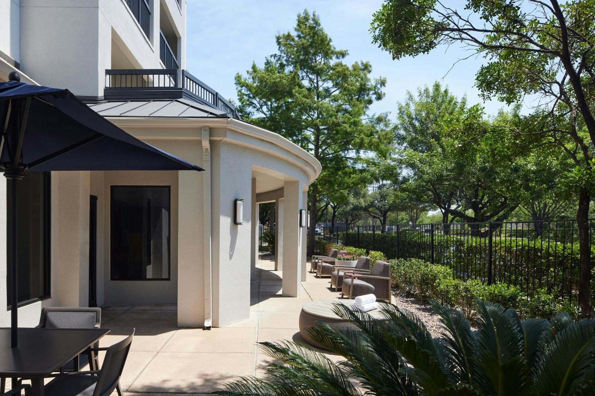 Courtyard South Hotel 3*