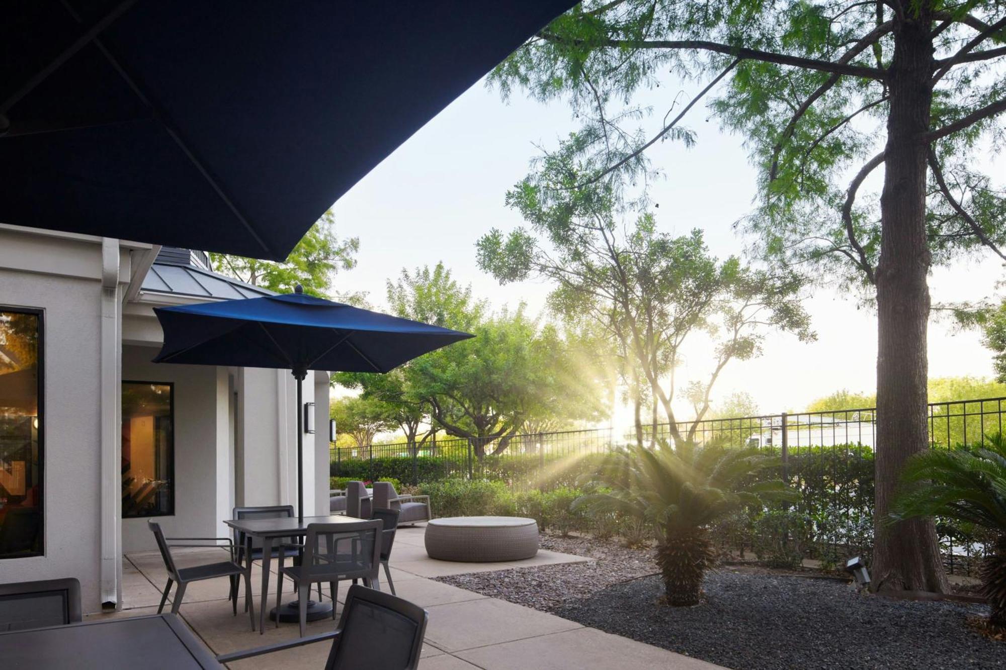 Courtyard South Hotel