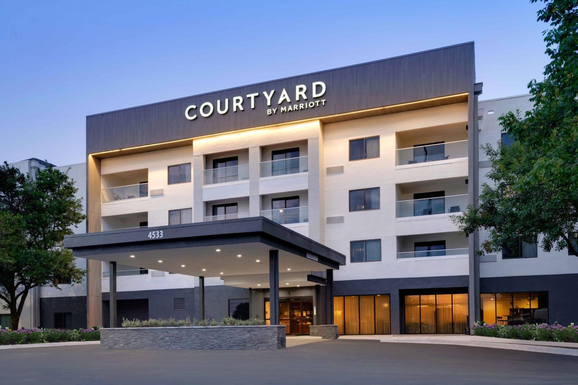 Hotel Courtyard South