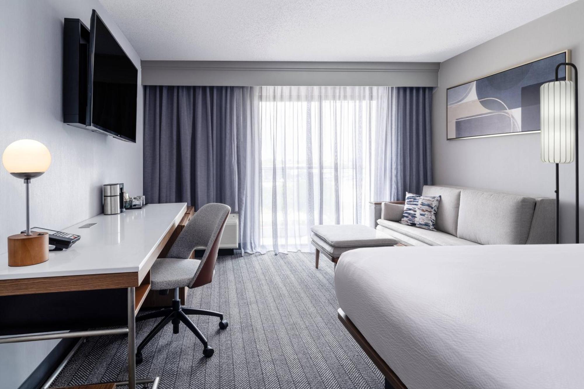 Courtyard South Hotel 3*