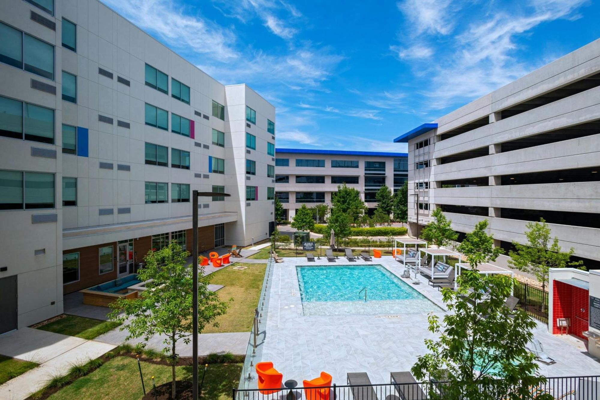 Aloft Southwest Hotel 3*