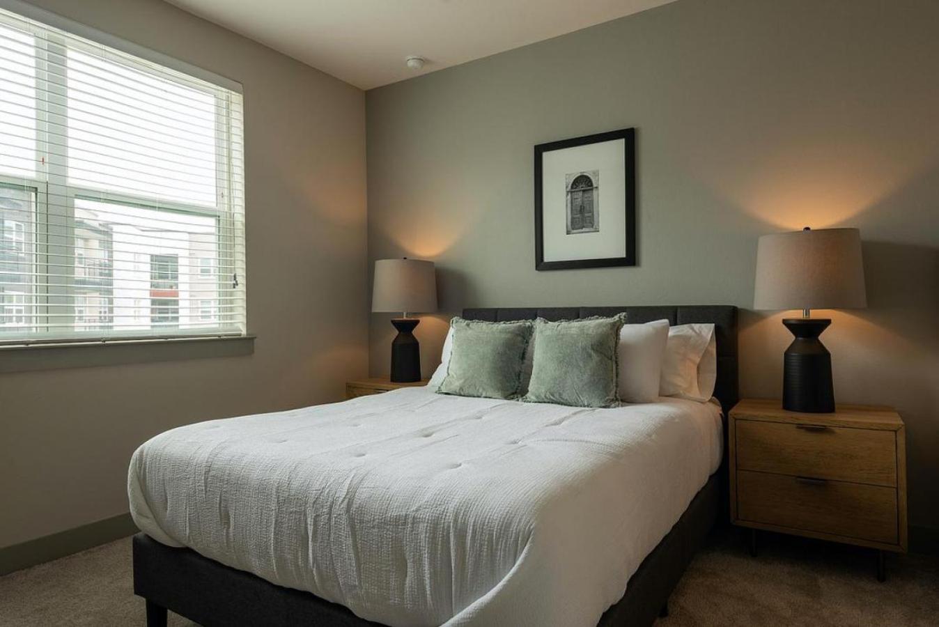 Landing - Modern With Amazing Amenities