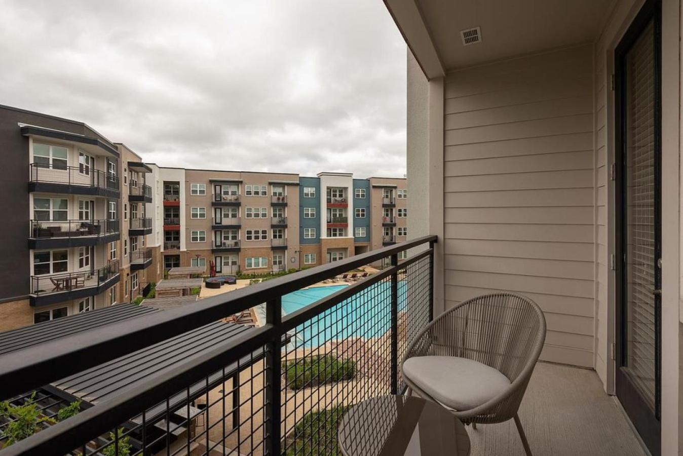 Apartment Landing - Modern With Amazing Amenities *
