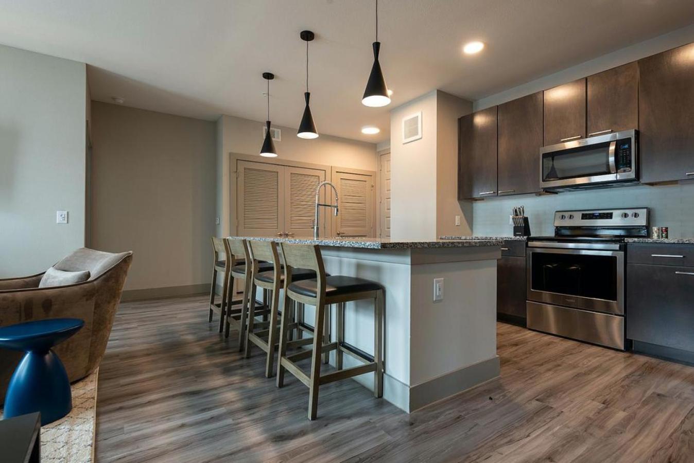 Apartment Landing - Modern With Amazing Amenities Austin
