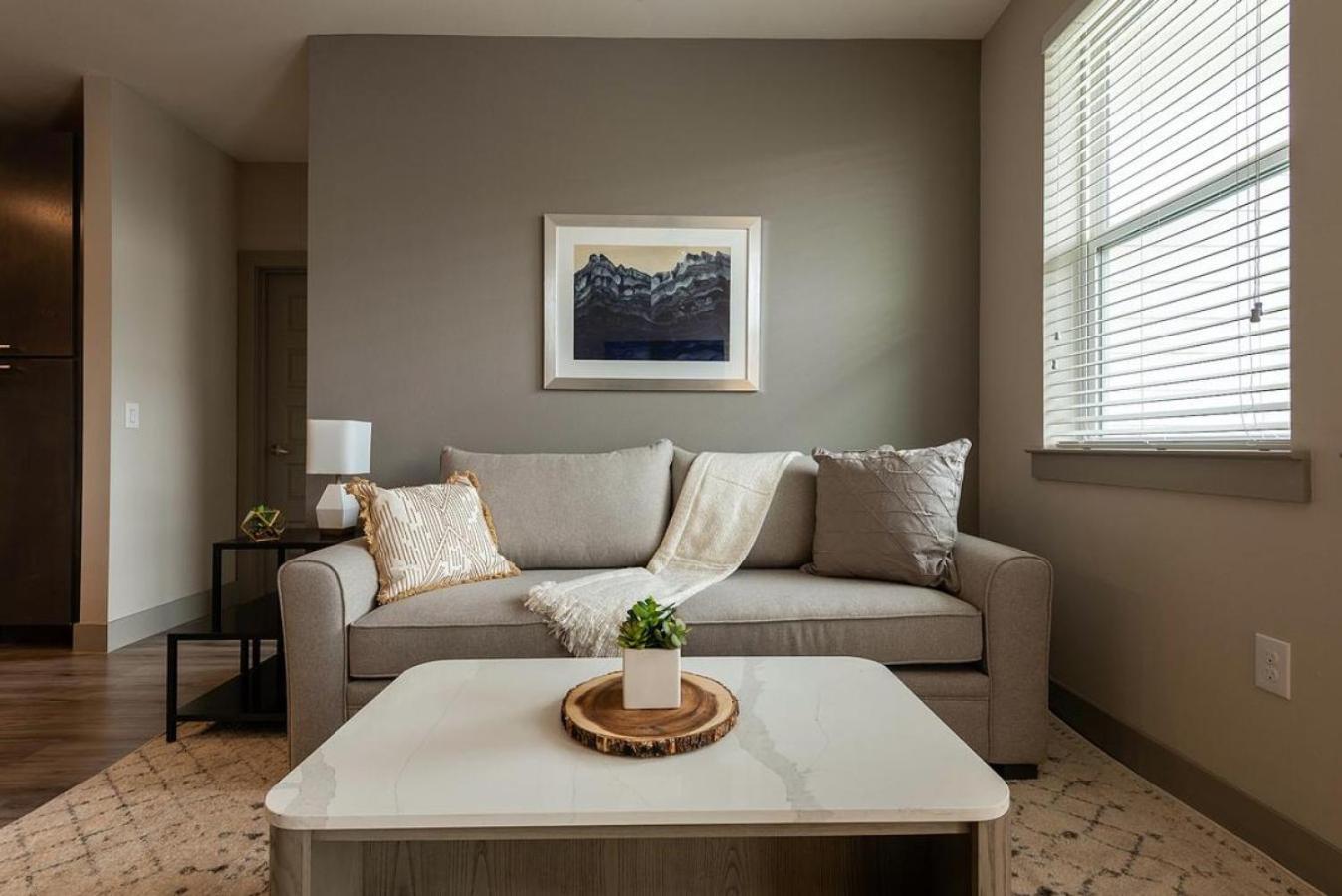 Landing - Modern With Amazing Amenities *