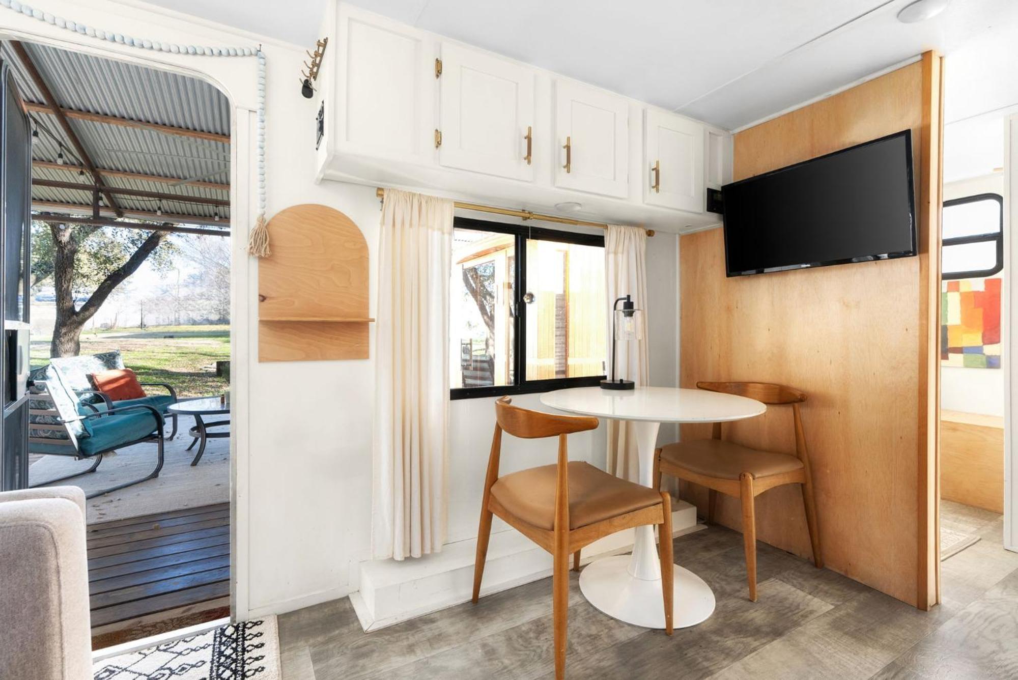 Modern 1br On An Eco Farm Great Location Campsite *