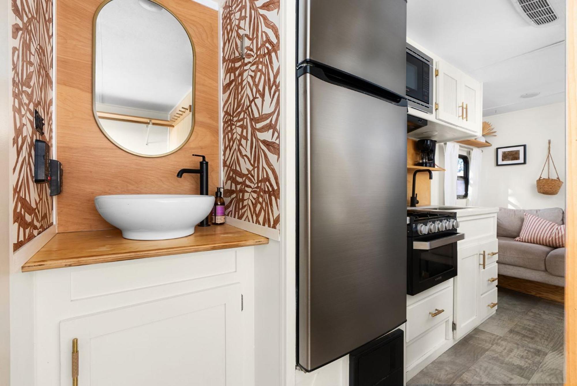 Modern 1br On An Eco Farm Great Location Campsite Austin