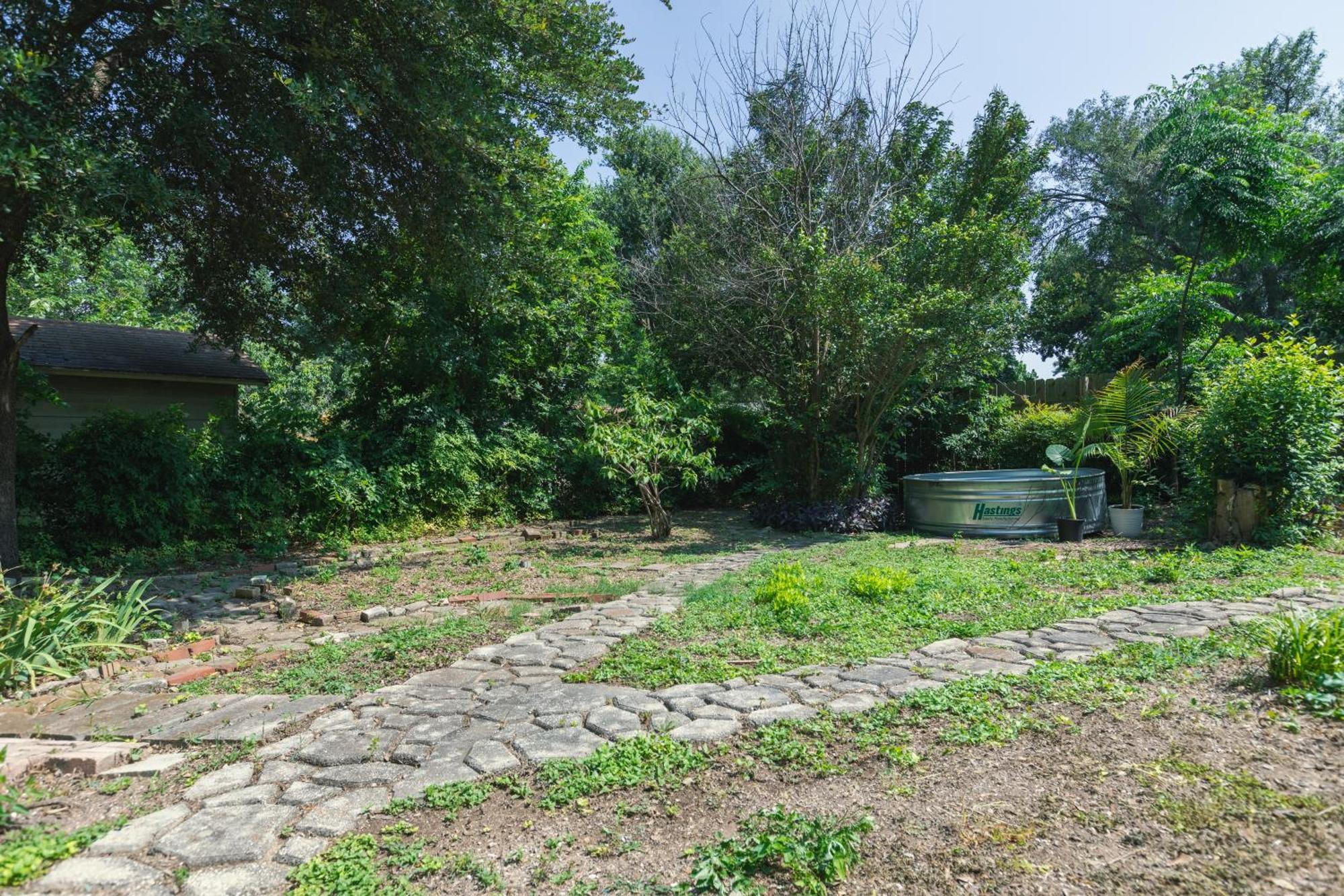 Garden Oasis With Cowboy Pool, & Movie Nights By Soco Holiday home Austin
