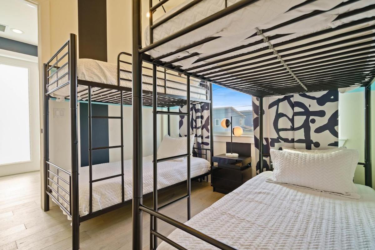 Luxury Near Downtown & Airport! Holiday home