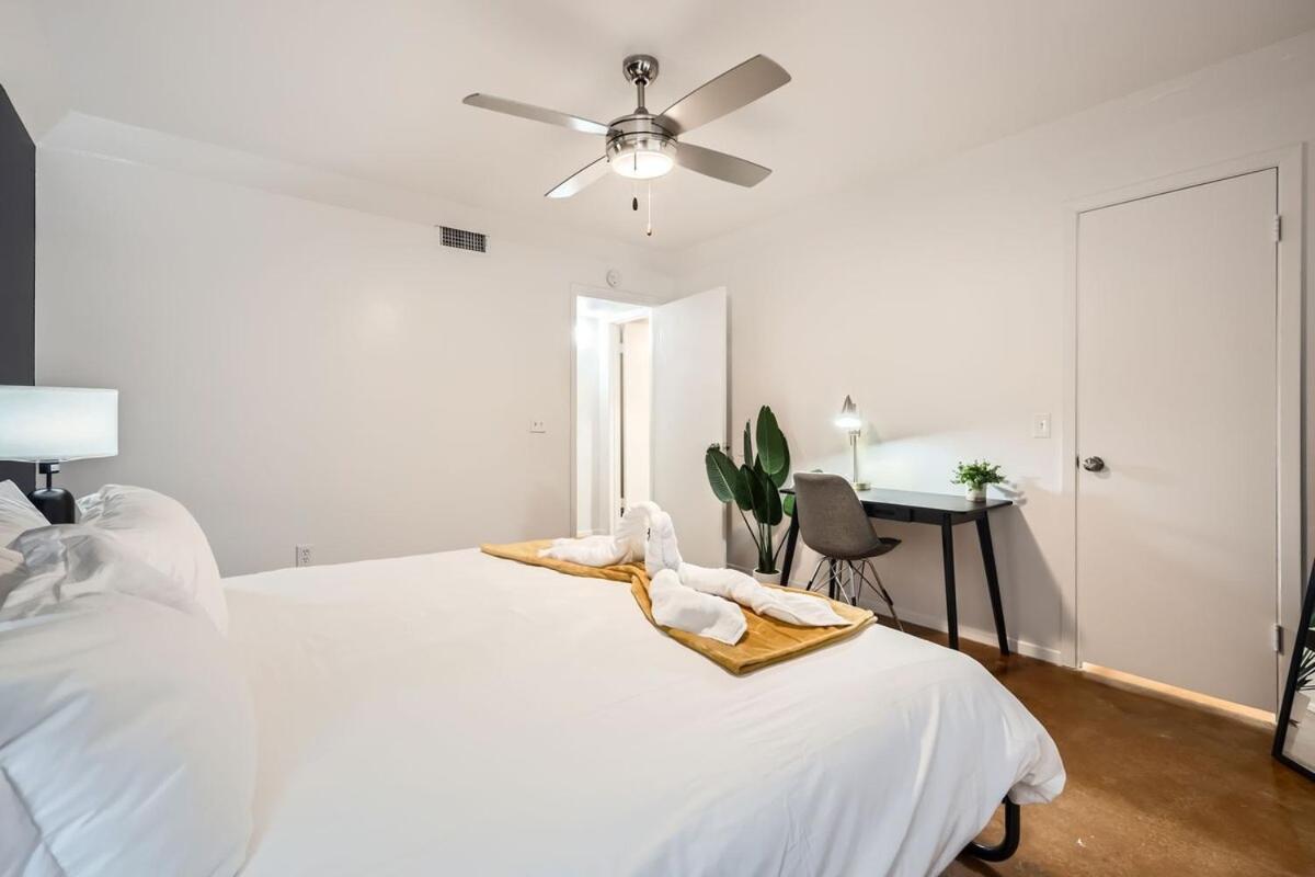 Your Cozy King Getaway - Sleeps 4 - Pool, Prkg *