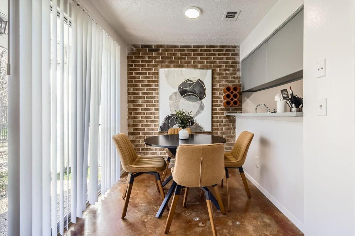 Your Cozy King Getaway - Sleeps 4 - Pool, Prkg * Austin