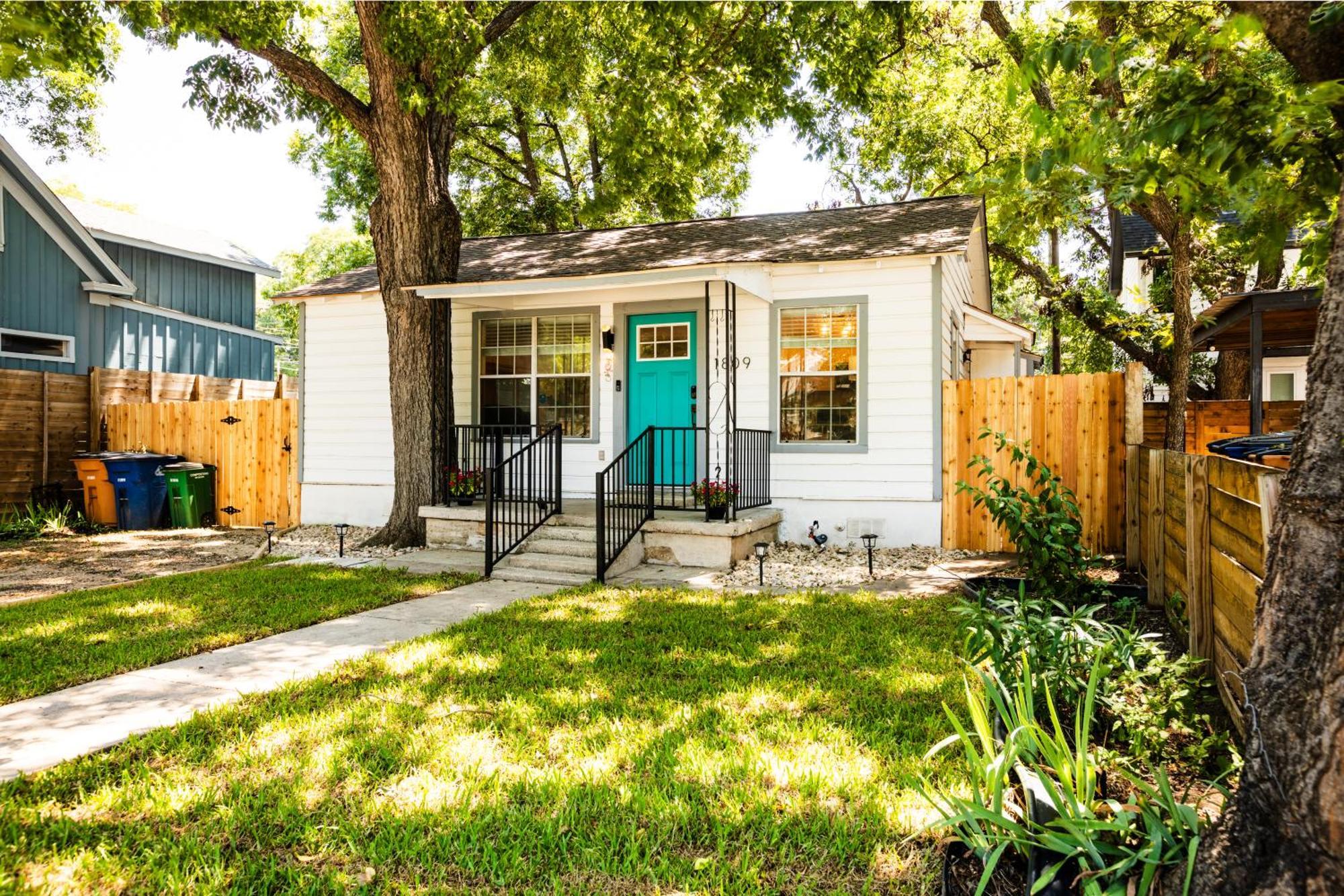 Modern Atx Escape - Walks To Lake, Spacious, King Bed Austin