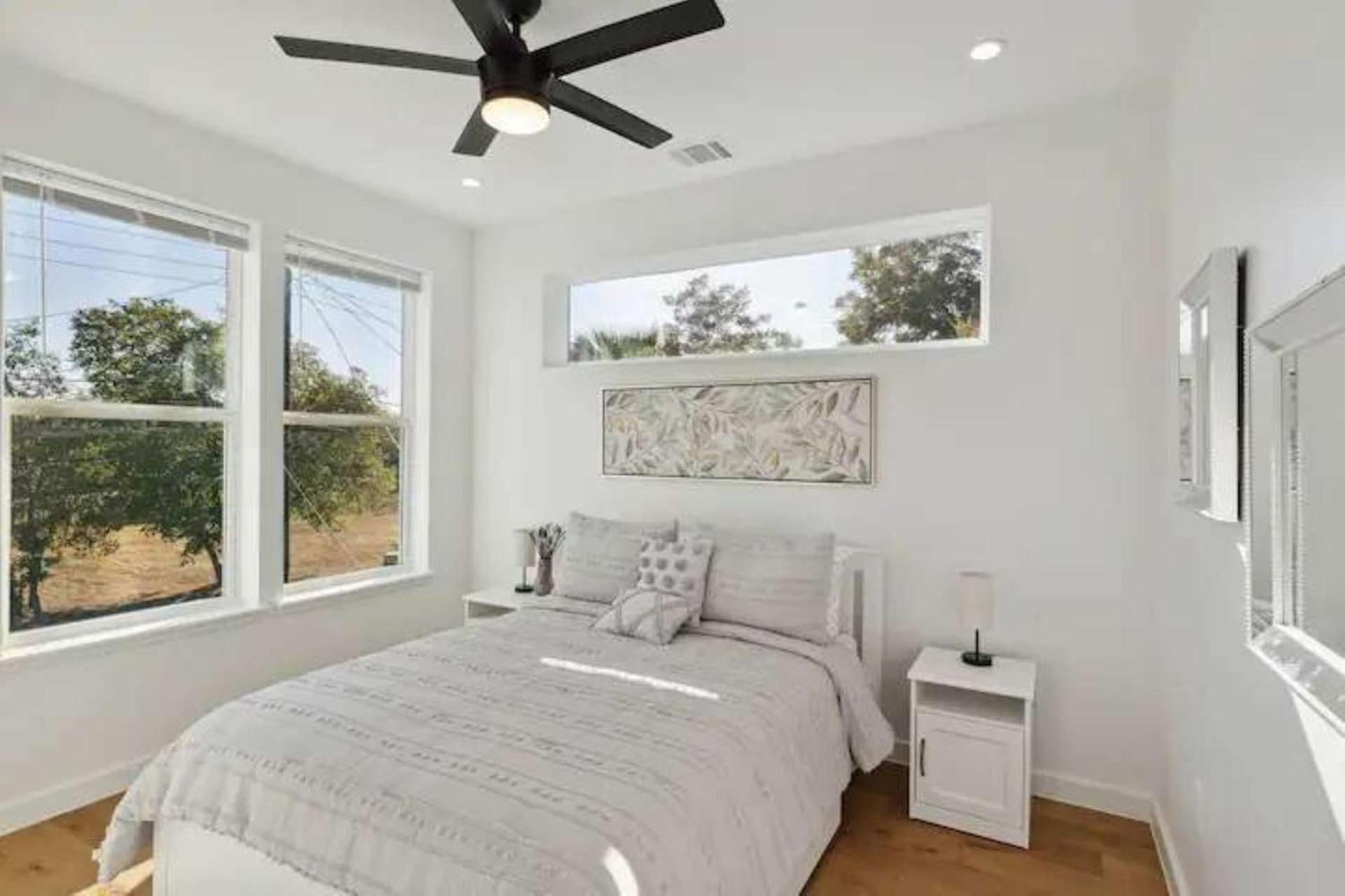 Bright & Airy 3br - Perfect Location And Balcony *