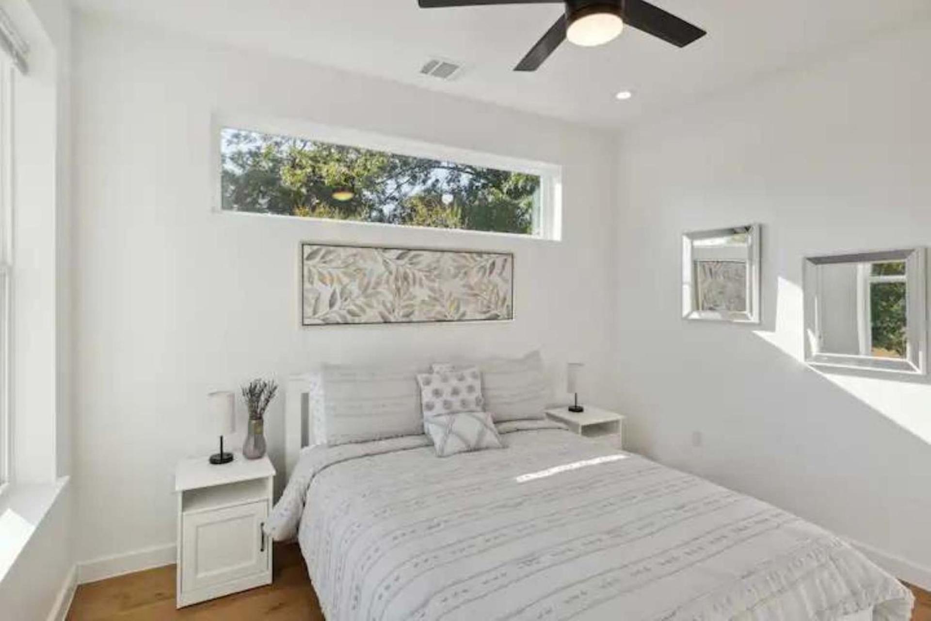 Holiday home Bright & Airy 3br - Perfect Location And Balcony Austin