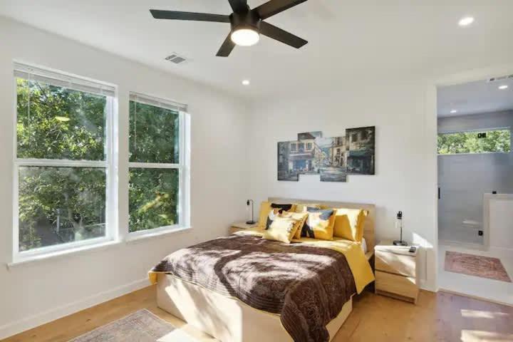 Bright & Airy 3br - Perfect Location And Balcony Holiday home
