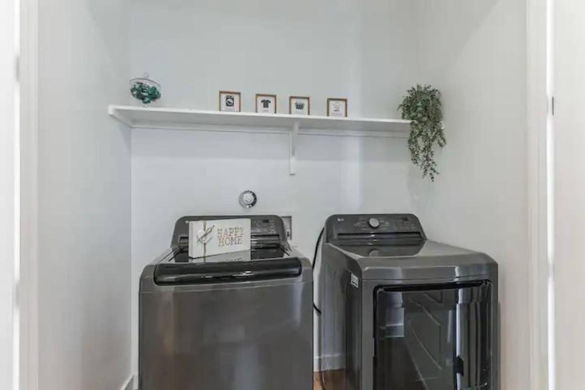 Bright & Airy 3br - Perfect Location And Balcony *