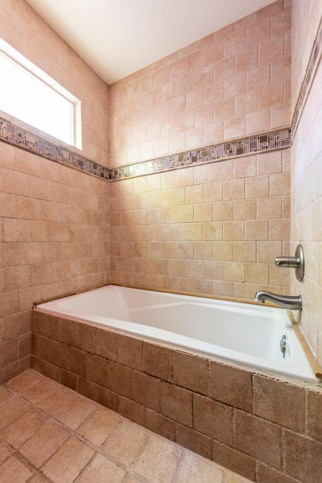 Holiday home 4br Hyde Park Oasis With Pool Jacuzzi