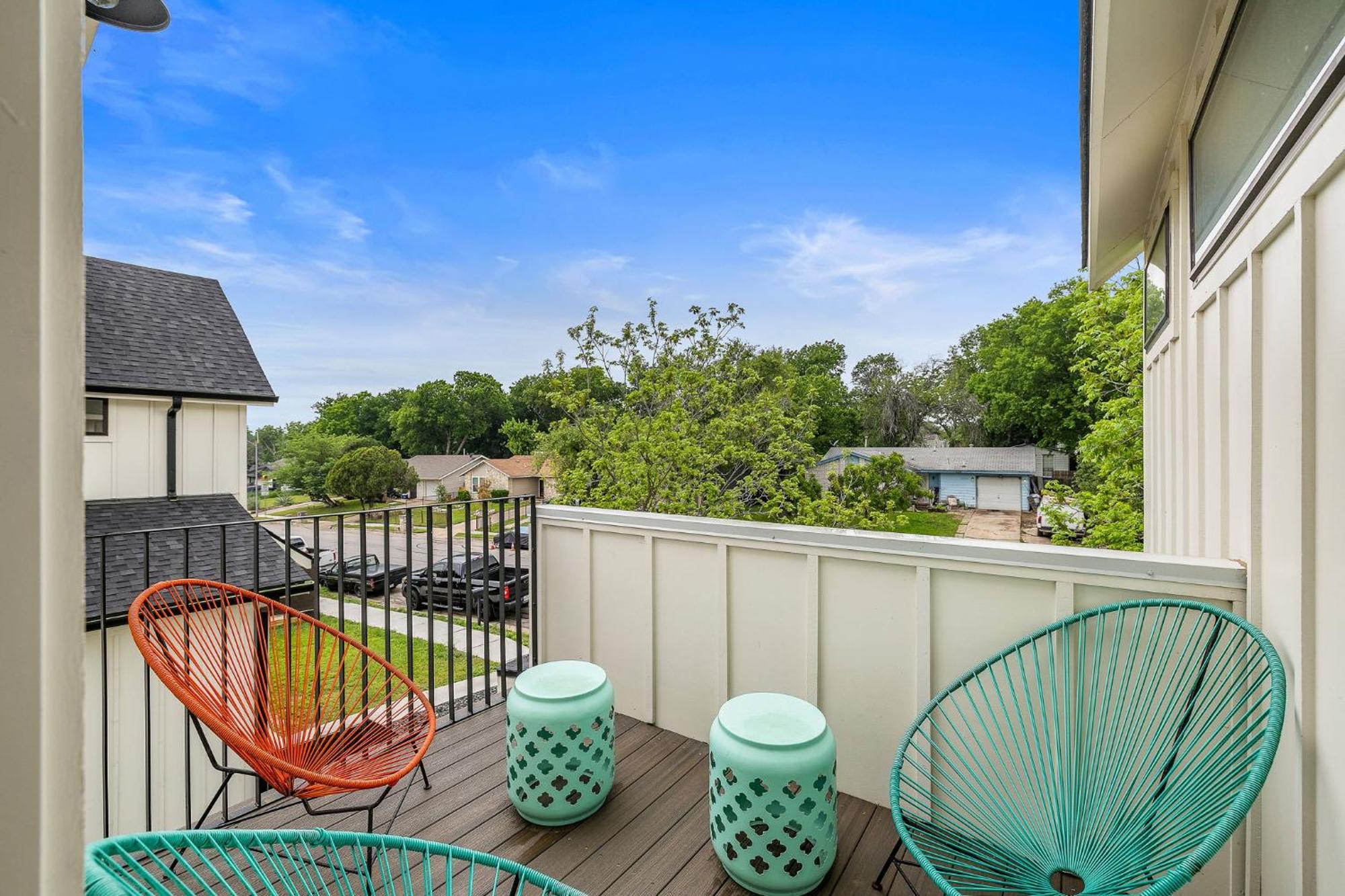 Holiday home Artists Hideaway - Huge Yard And Workspace *