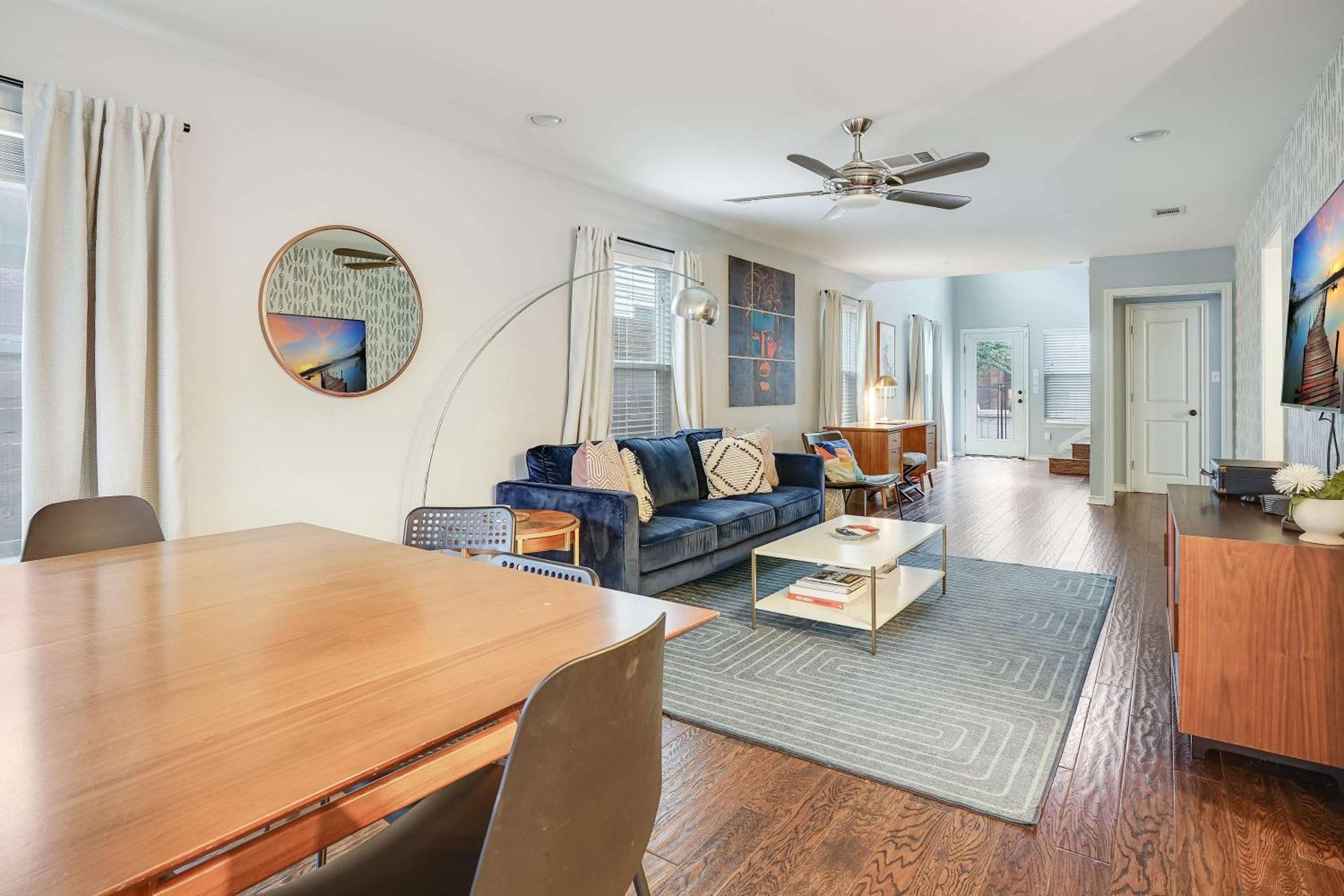 Holiday home 4br Hyde Park Oasis With Pool Jacuzzi *