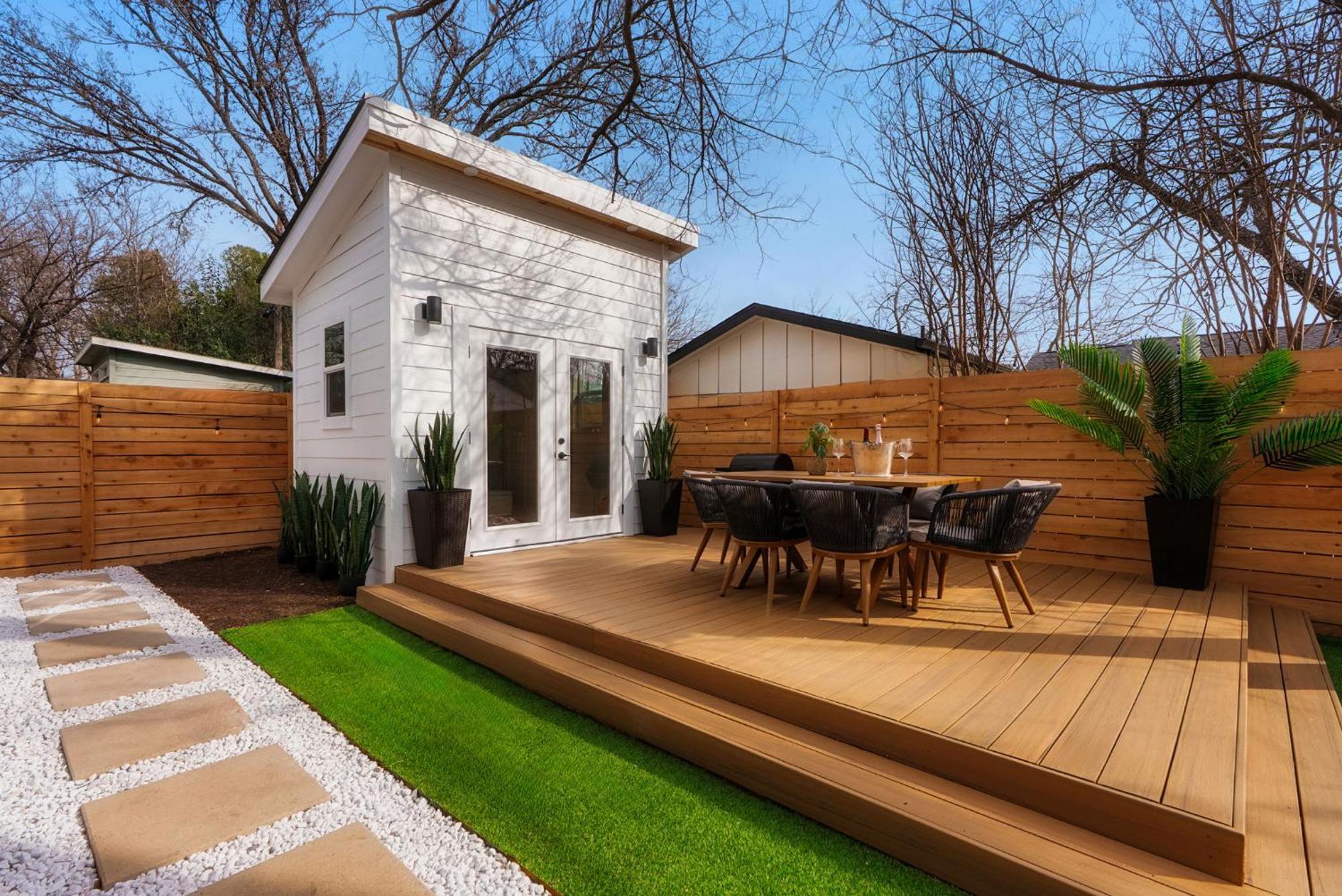 East Side Sanctuary Hot Tub Sauna Holiday home *