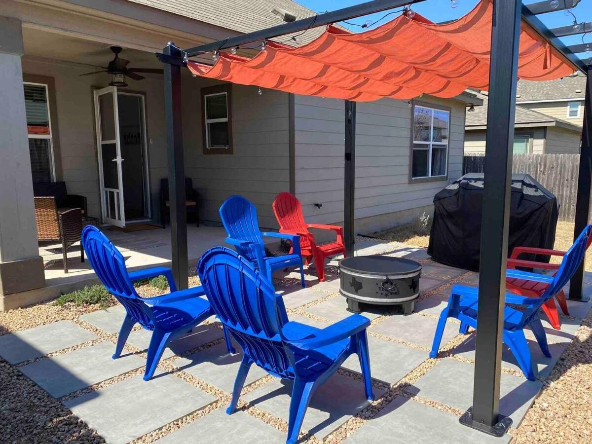 Spacious House With Backyard - Close To Everything Holiday home