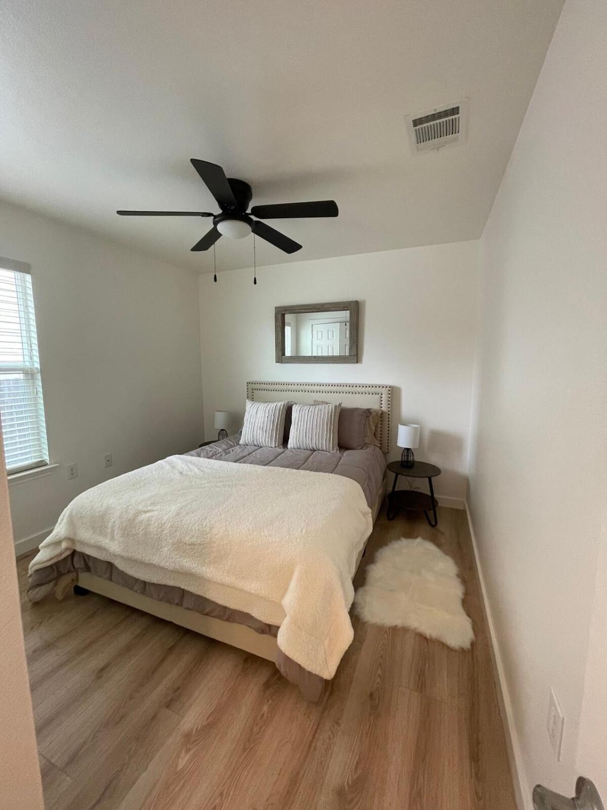 Spacious House With Backyard - Close To Everything Austin