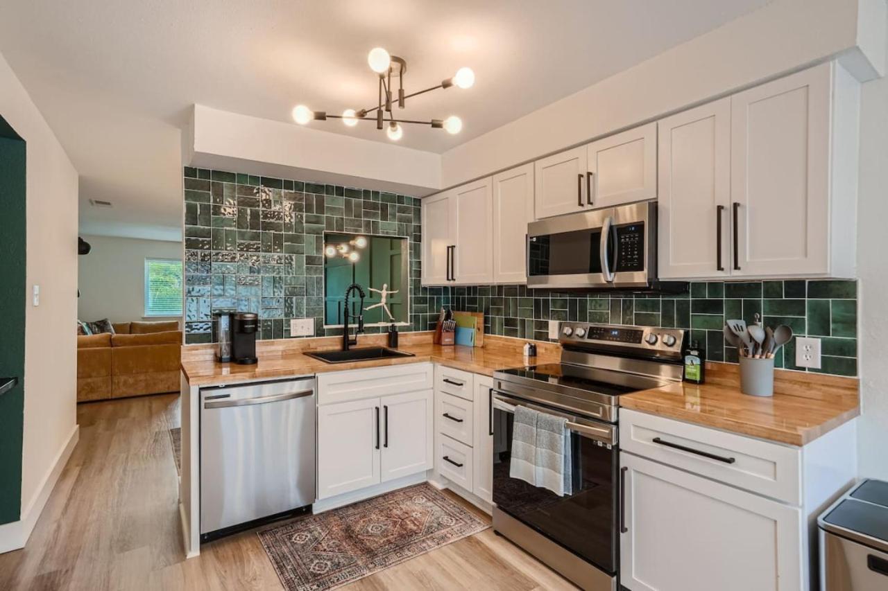 South Bachelorette Hideaway - Sleeps 8 Austin