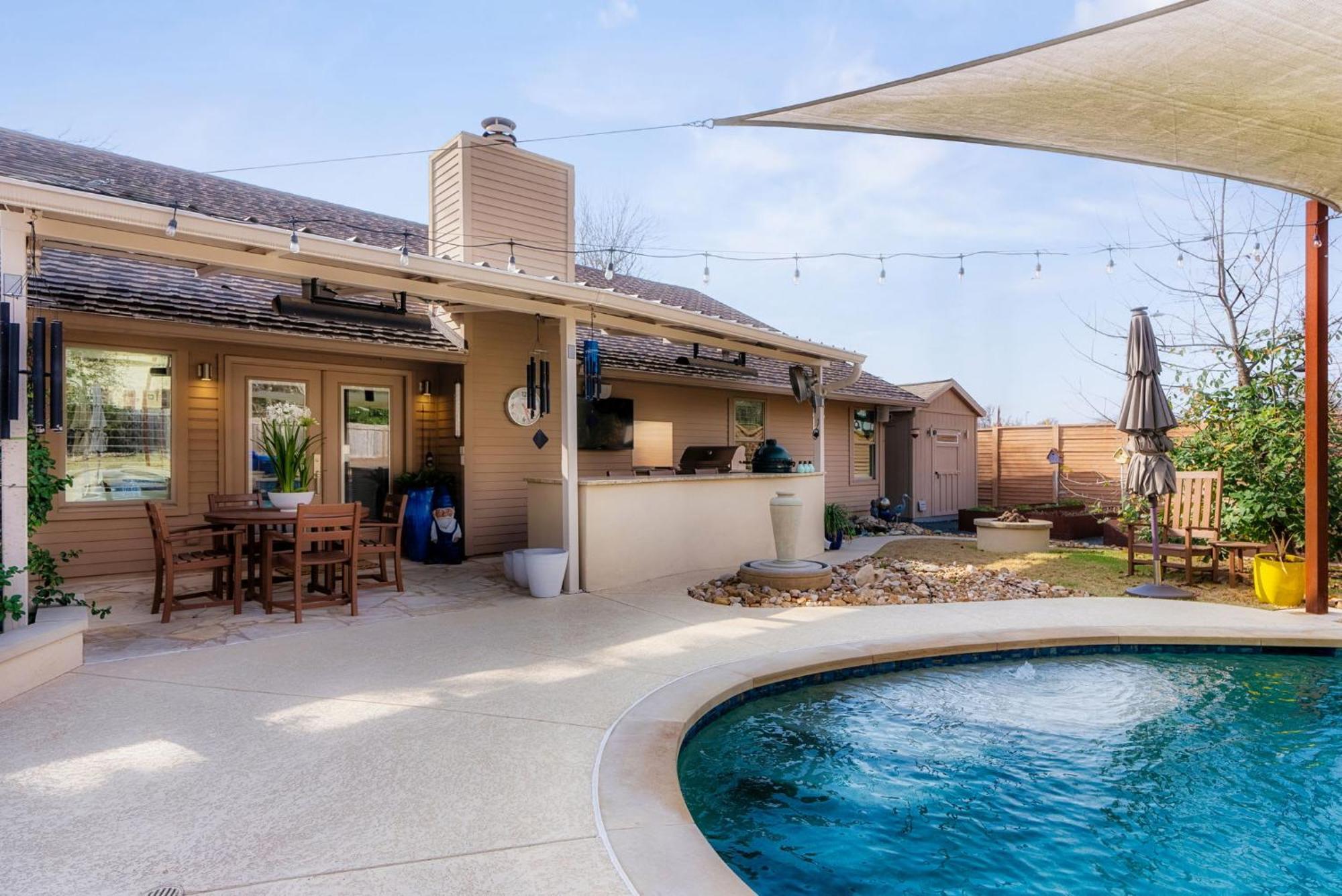 Luxury 5-bedroom W Pool & Grill
