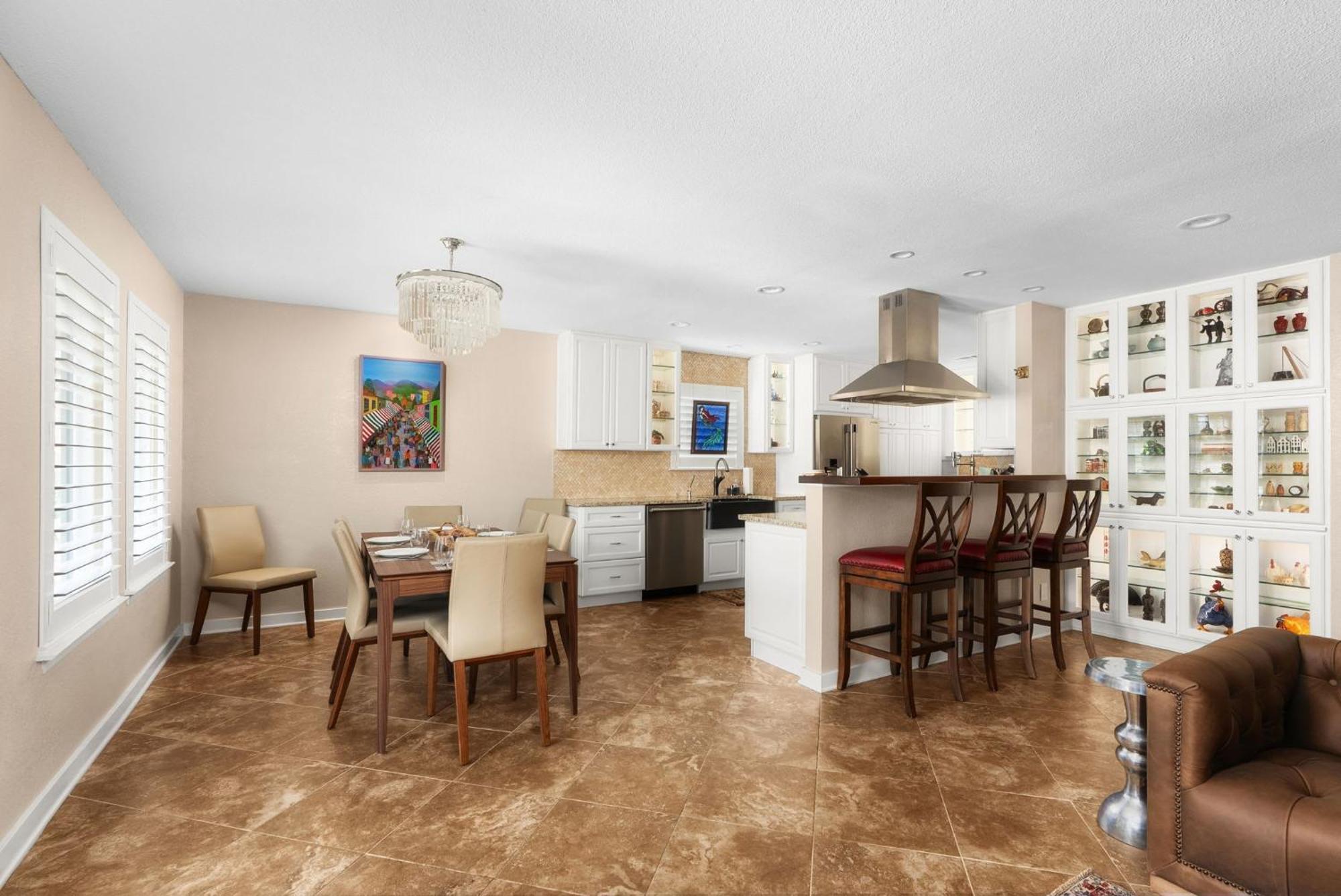Luxury 5-bedroom W Pool & Grill *