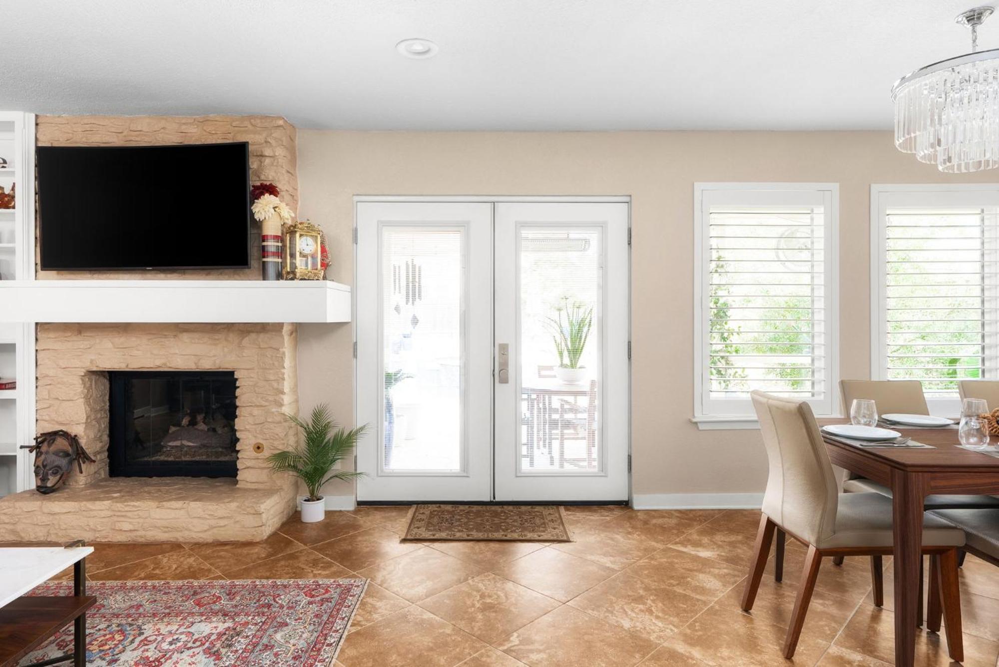 Luxury 5-bedroom W Pool & Grill Holiday home Austin