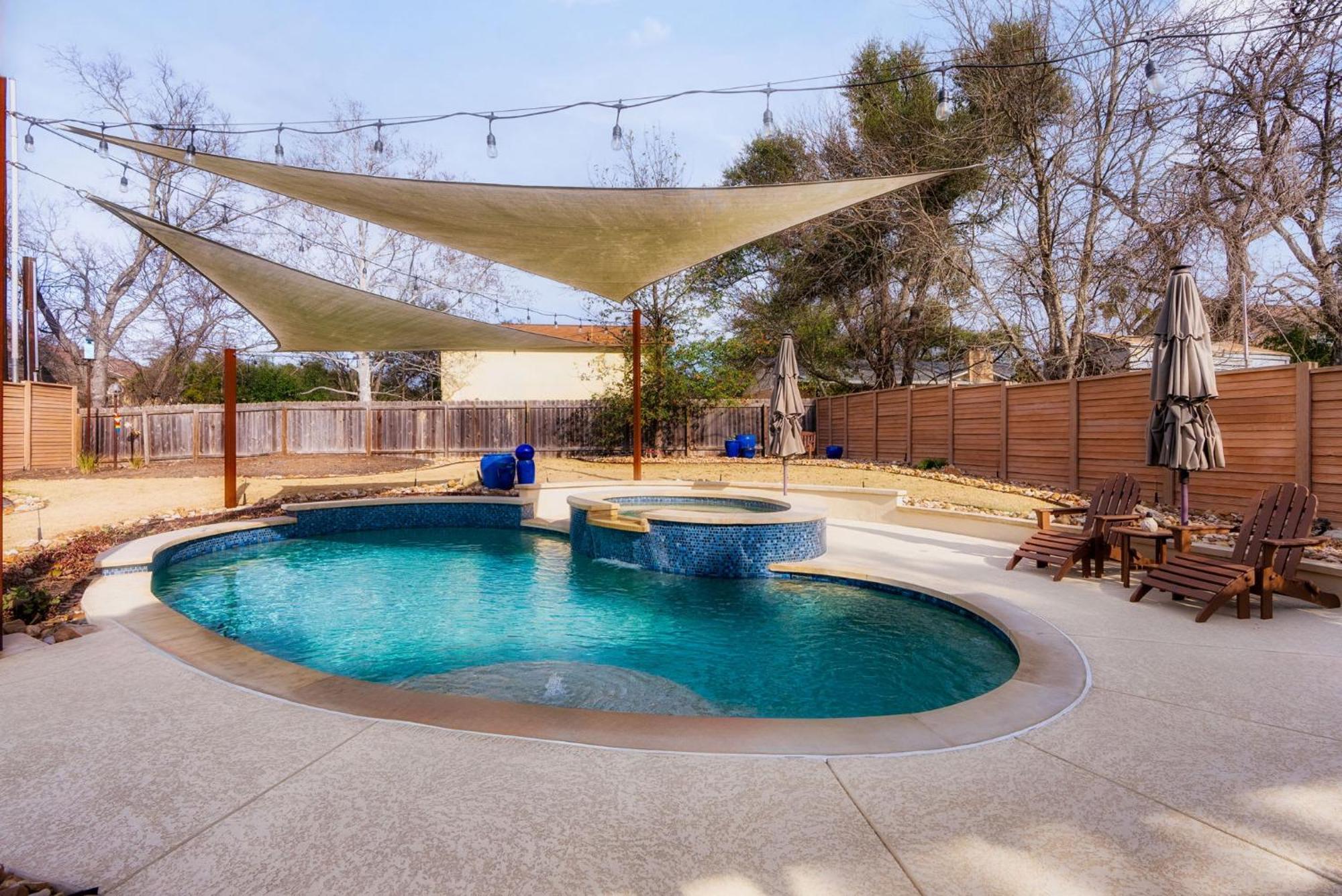 Luxury 5-bedroom W Pool & Grill * Austin