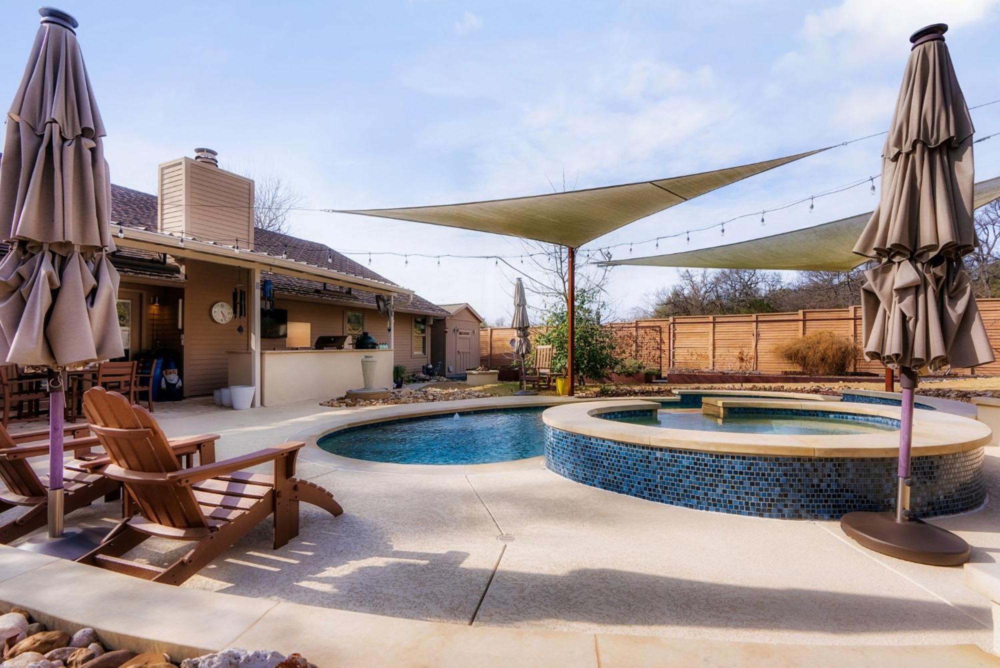 Luxury 5-bedroom W Pool & Grill Holiday home *