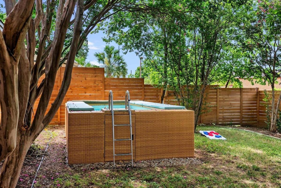 Escape Austingetaway Seasonal Pool
