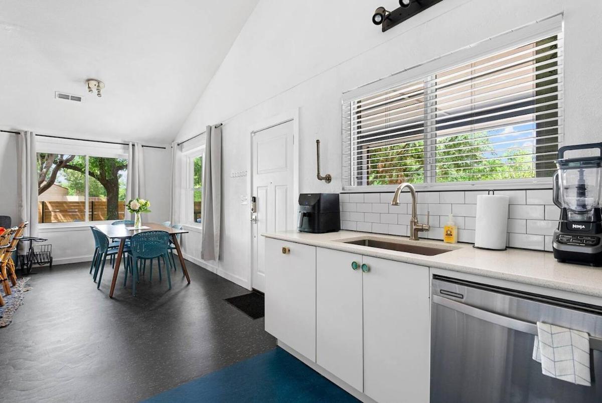Escape Austingetaway Seasonal Pool Holiday home *