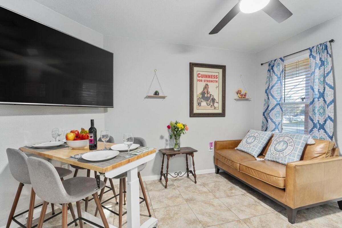 Svens Castle Modern Games 5 Miles To Downtown Atx Holiday home *