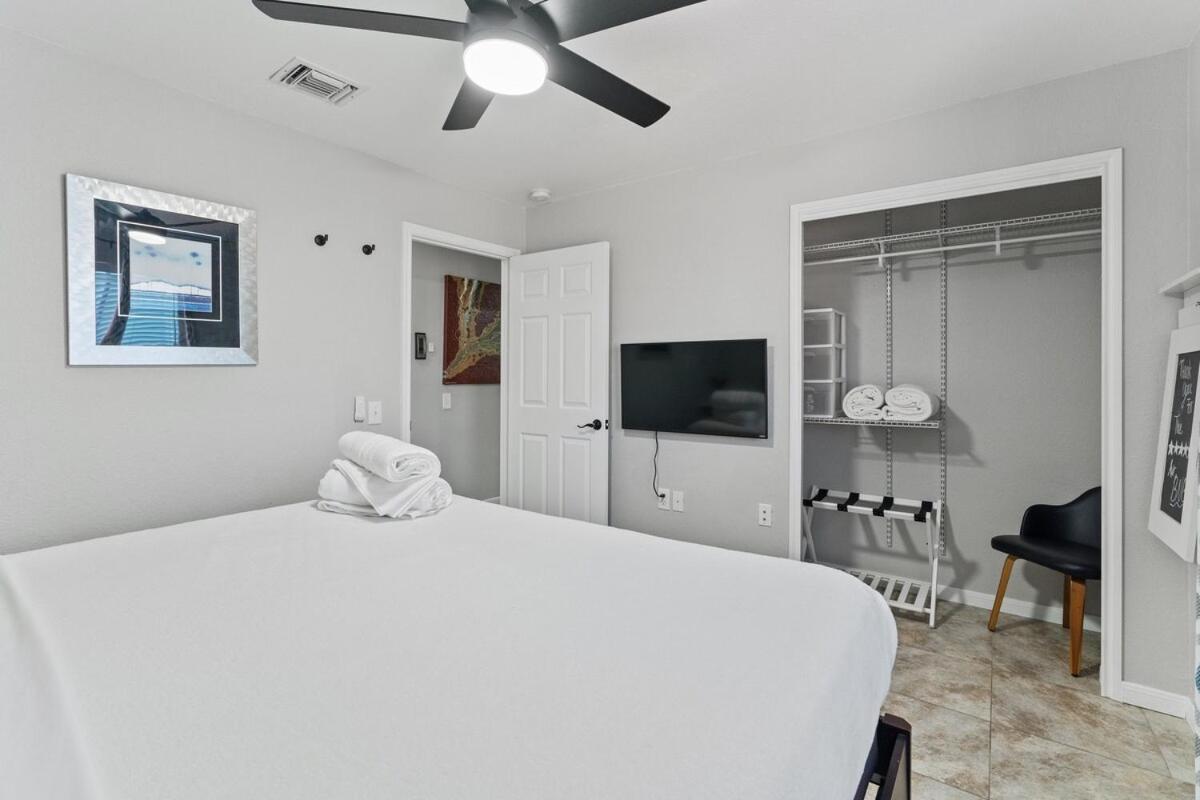 Svens Castle Modern Games 5 Miles To Downtown Atx Holiday home Austin