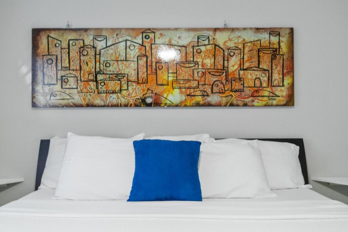Svens Castle Modern Games 5 Miles To Downtown Atx Holiday home