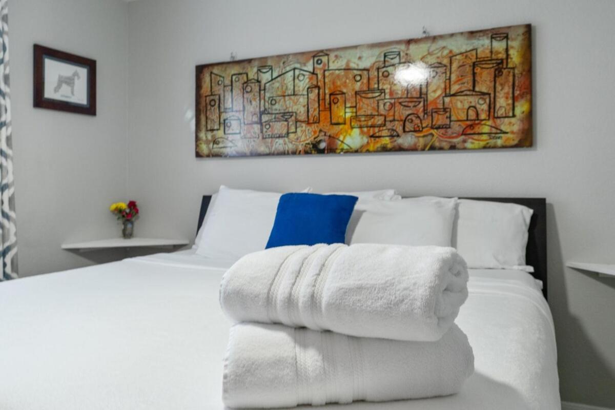 Svens Castle Modern Games 5 Miles To Downtown Atx Holiday home