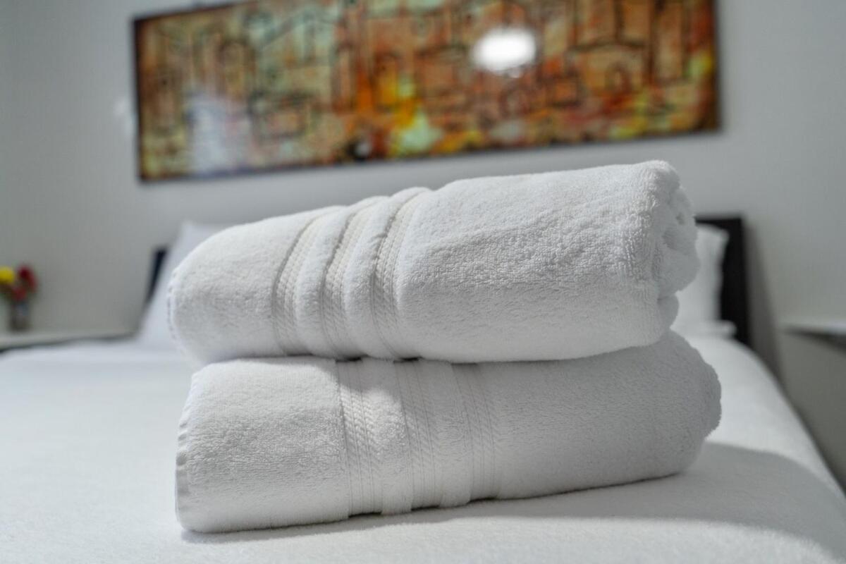 Svens Castle Modern Games 5 Miles To Downtown Atx Holiday home *