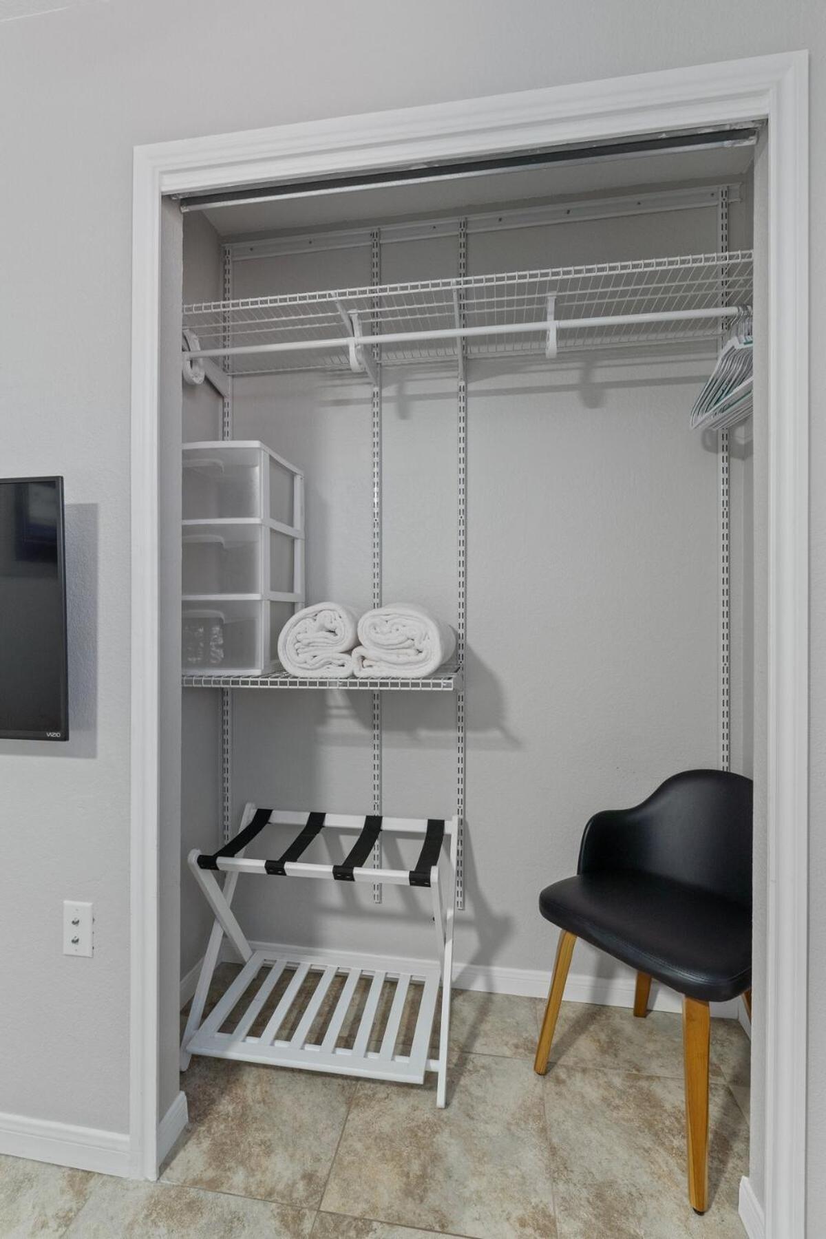 Svens Castle Modern Games 5 Miles To Downtown Atx Holiday home