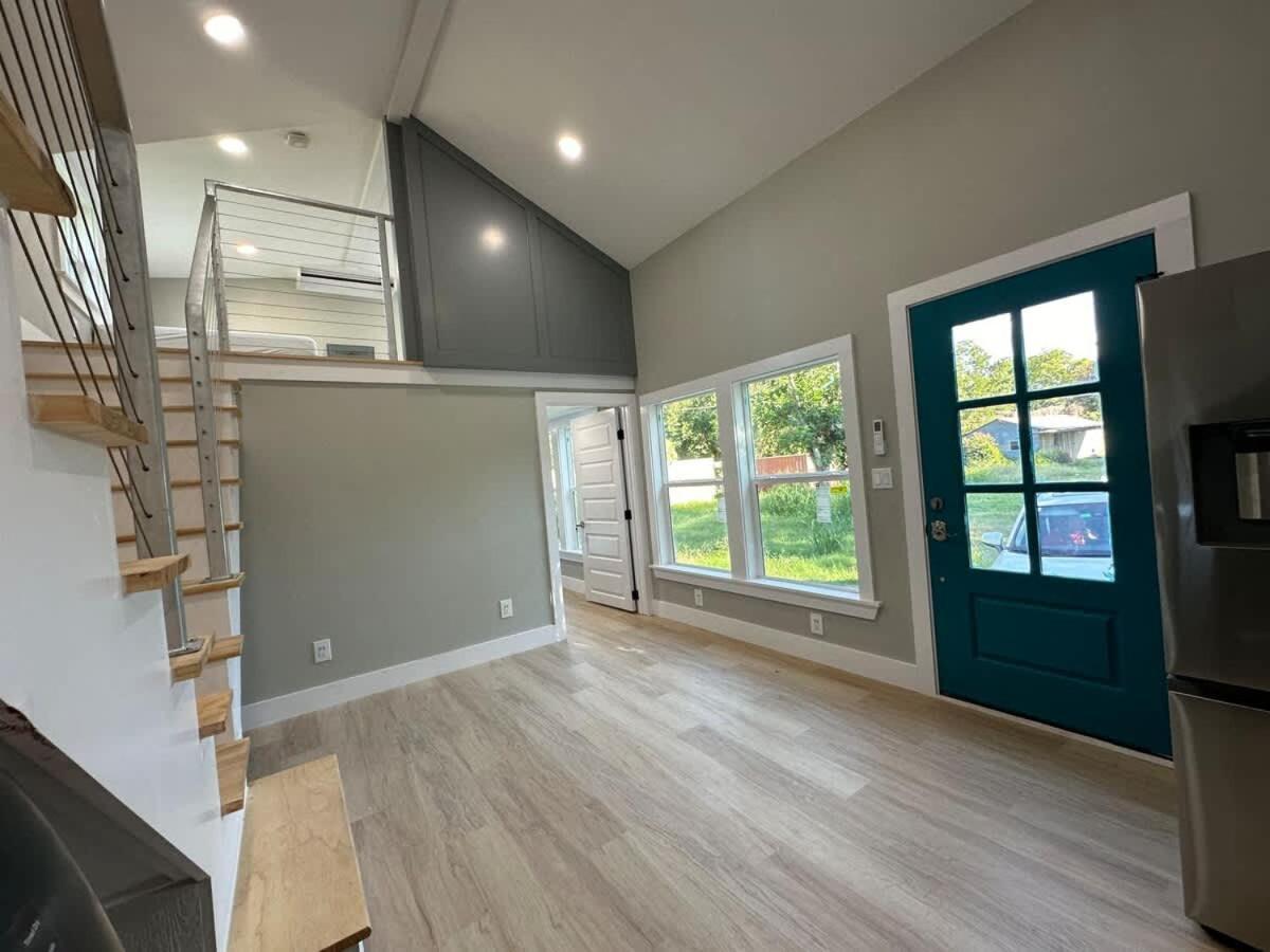 Comfortable Bed In Shared Luxury Tiny Holiday home Austin